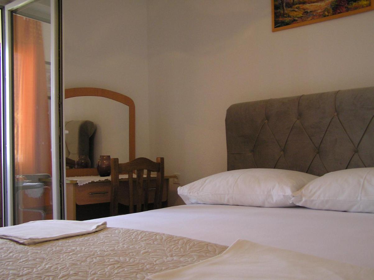 Guest House Adria Senj  Eksteriør bilde